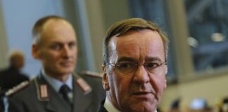 Міністр оборони ФРН Борис Пісторіус під час брифінгу