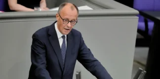 Фрідріх Мерц виступає на пресконференції в Берліні