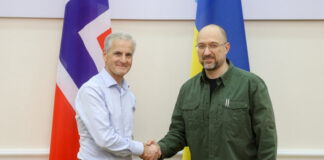 Prime Ministers Denys Shmyhal and Jonas Har Sandvik during a meeting in Oslo