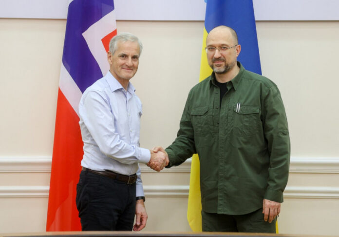 Прем’єр-міністри Денис Шмигаль і Йонас Гар Сандвік під час зустрічі в Осло