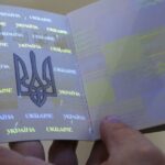 Українцям потрібно замінити «продовжені» закордонні паспорти