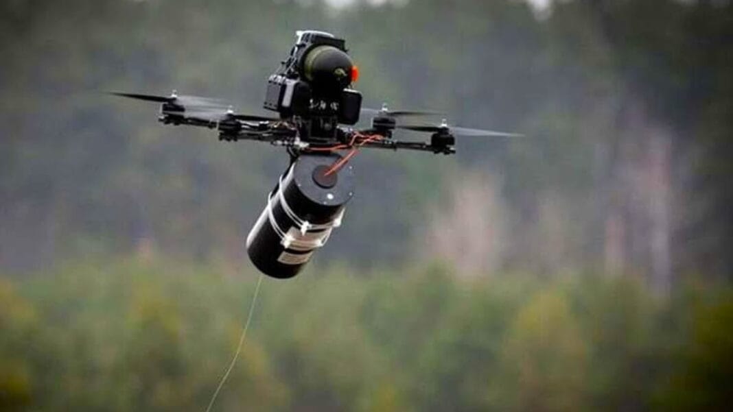 Безпілотник на тлі лінії фронту