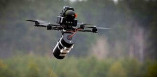 Безпілотник на тлі лінії фронту