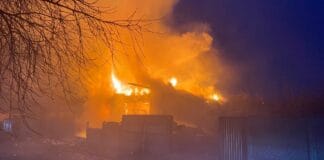 Пожежа в приватному секторі Чернігова після падіння російського дрона