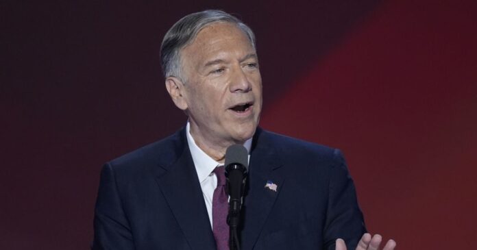 Майк Помпео виступає на публічній події