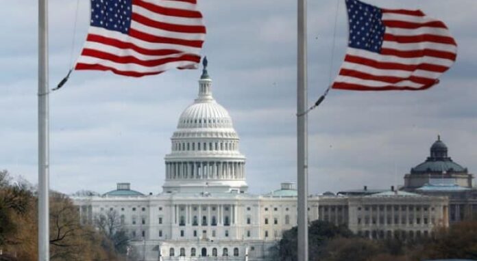 Будівля Білого дому у Вашингтоні, де заявили про намір врегулювати війну в Україні.