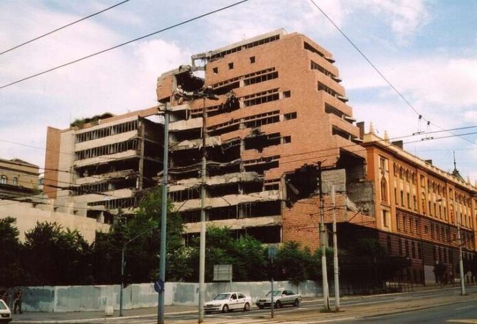 801752 The ruins of the former general staff in Belgrade, which is to be demolished for Trump's hotel