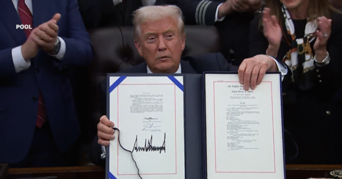 Donald Trump signs a bill to fund the US government