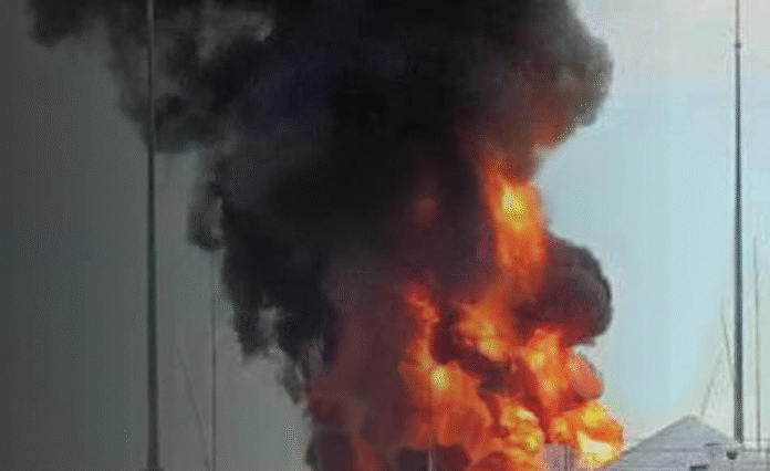 931c17b6f31adfa18eda5338322c2691 Explosions and fires after the Ukrainian Armed Forces strike on an oil depot in occupied Crimea