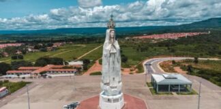 51-метрова статуя Діви Марії в Бразилії