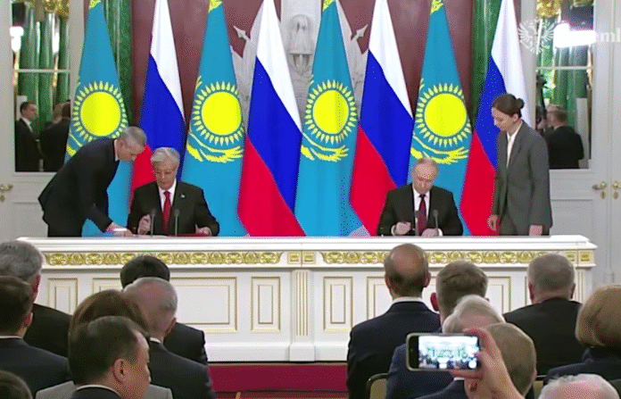 Screenshot_1 Президенти росії та Казахстану під час підписання декларації