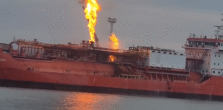 Пожежа на газовому судні після удару дрона поблизу узбережжя