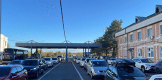 Черги автівок на трасі Одеса–Рені