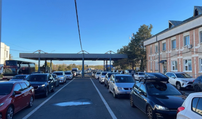 Черги автівок на трасі Одеса–Рені