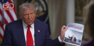 Дональд Трамп показує листівку «President of Peace» під час інтерв’ю 60 Minutes