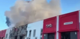 Пошкоджене приміщення сучасного відділення Укрпошти після обстрілу