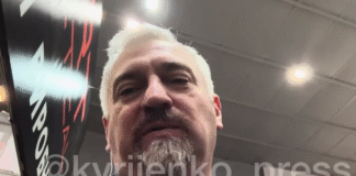 Олександр Федієнко на відео з виставки зброї на території Тернопільського радіозаводу