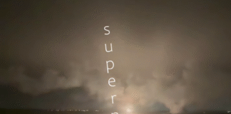 Пожежа після нічної атаки дронів у місті Орел