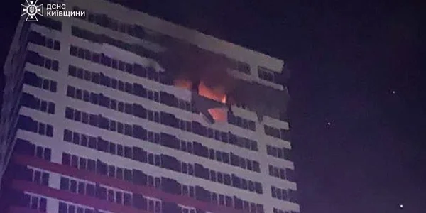 d5c5bd90a026ab70e718015e06ec275c Damaged houses and rescuers' work in Brovary after the attack