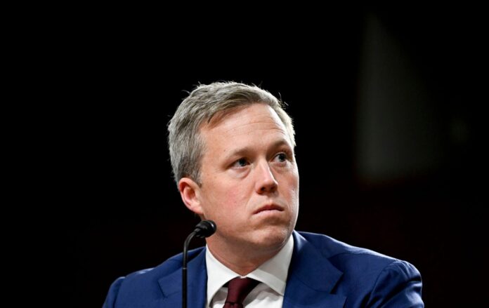 Міністр армії США Ден Дрісколл під час візиту до Києва