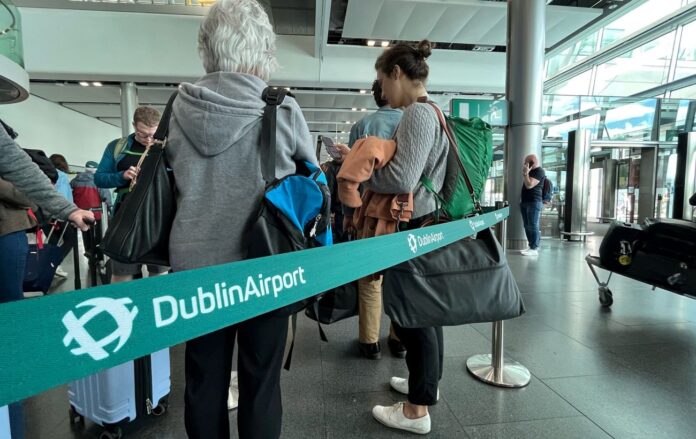 Українські біженці в аеропорту Дубліна