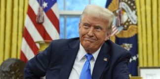 Президент Дональд Трамп виступає перед пресою у Білому домі