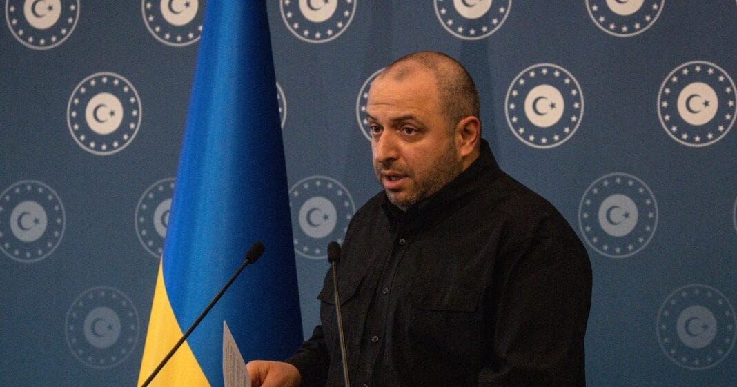 Рустем Умєров під час переговорів у Стамбулі