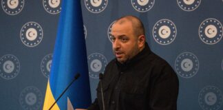 Рустем Умєров під час переговорів у Стамбулі