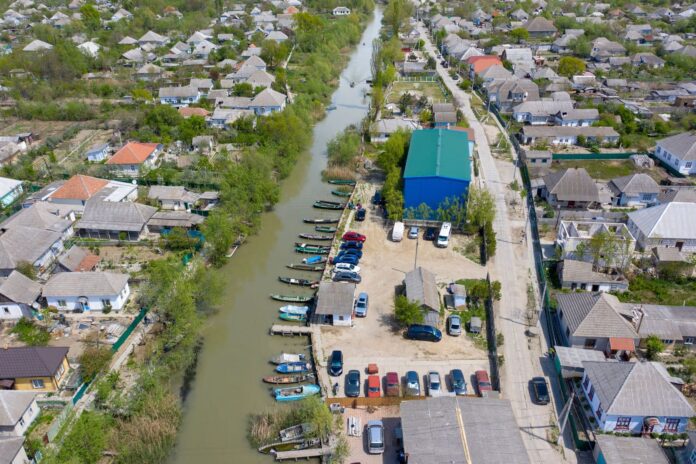 Канали та човни у Вилковому
