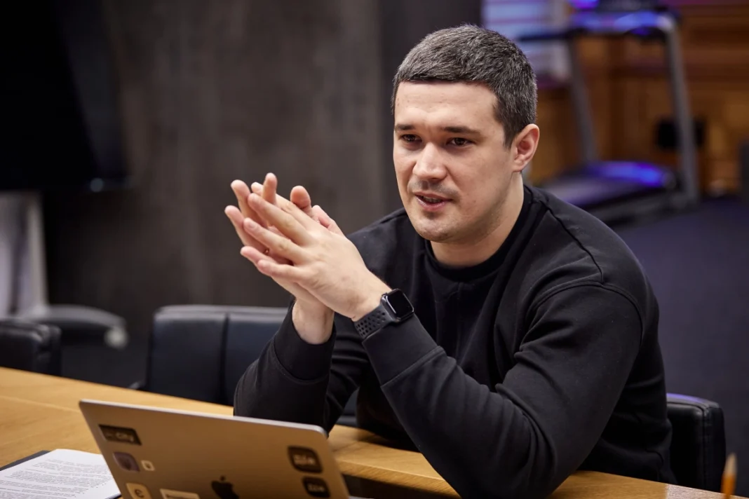Михайло Федоров під час брифінгу про цифровізацію державних послуг