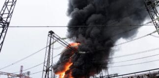 Пошкоджена українська електропідстанція після російської атаки