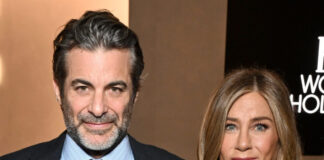 Jennifer Aniston and Jim Curtis together on the red carpet at the ELLE Women ceremony