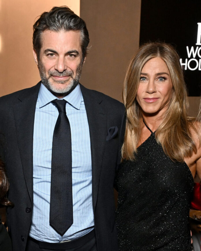 pagesix_1763497840_3768755120964221705_366445104 Jennifer Aniston and Jim Curtis together on the red carpet at the ELLE Women ceremony