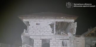 Зруйнований житловий будинок у Запоріжжі після нічного російського удару