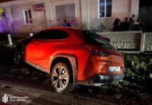 Автомобіль Lexus на місці смертельної ДТП у селищі Фрага, Івано-Франківська область