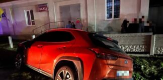 Автомобіль Lexus на місці смертельної ДТП у селищі Фрага, Івано-Франківська область