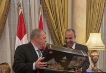Єгипетський міністр отримав Lego-піраміди від колеги з Данії Міністри закордонних справ Єгипту та Данії під час вручення набору Lego із пірамідами Гізи