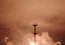 У російському Кстово дрон влучив у НПЗ «Лукойла» Пожежа на території НПЗ «Лукойл» у Кстово після удару дрона.