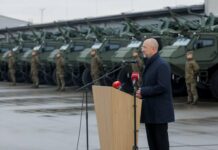 Латвія передала Україні 33 бронемашини Латвія передала Україні бронетранспортери Patria 6x6