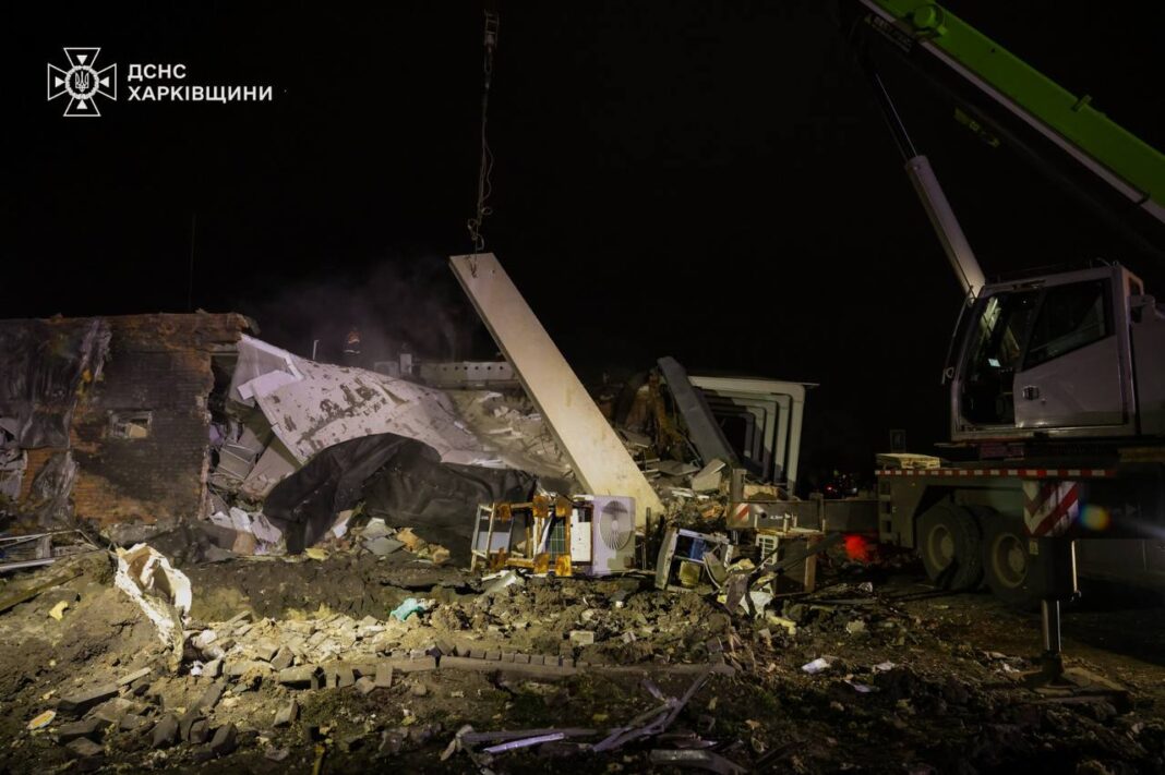 Наслідки авіаудару по АЗС у селі Коротич, Харківщина