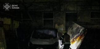 Пожежа в Печерському районі Києва після падіння уламків дрона