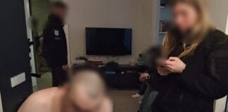 Правоохоронці під час огляду документів і матеріалів у справі про розкрадання активів нафтопідприємства