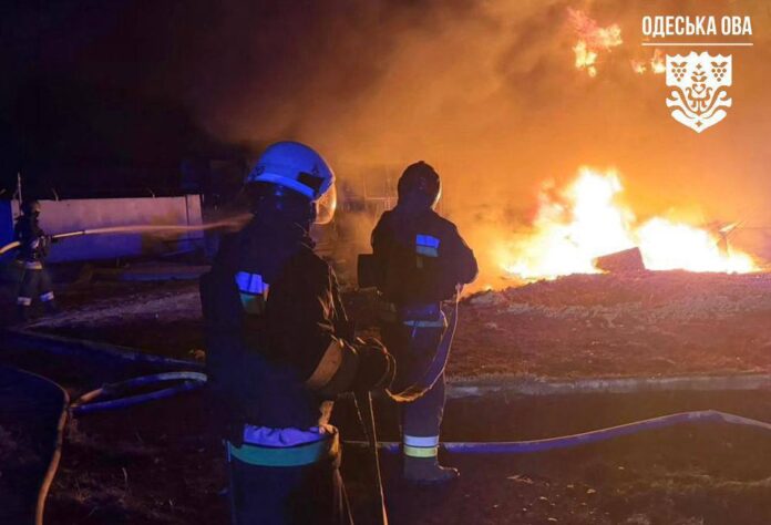 photo_2025-11-11_08-13-51 Наслідки нічної атаки дронів по Одещині, пожежа на промисловому об’єкті