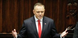 Президент Польщі Пйотр Навроцький виступає перед виборцями