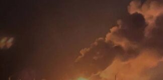 Зруйноване складське приміщення після російського удару