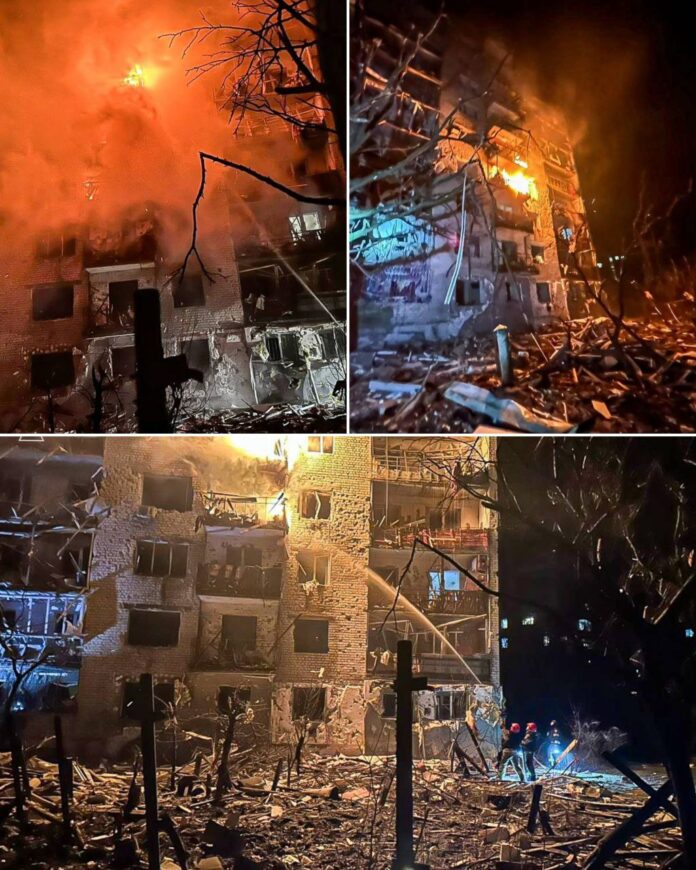 Зруйнована багатоповерхівка в Балаклії після російського удару