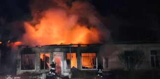 Будівля Центру дитячої та юнацької творчості у Корюківці після удару дронів