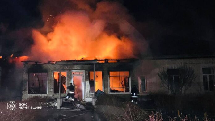 Будівля Центру дитячої та юнацької творчості у Корюківці після удару дронів