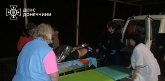 Рятувальники працюють після нічного обстрілу Краматорська