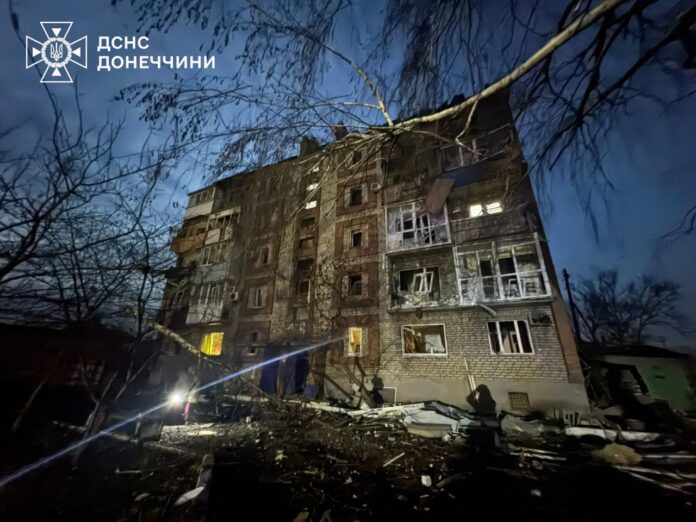 Будинок після російського удару по місту